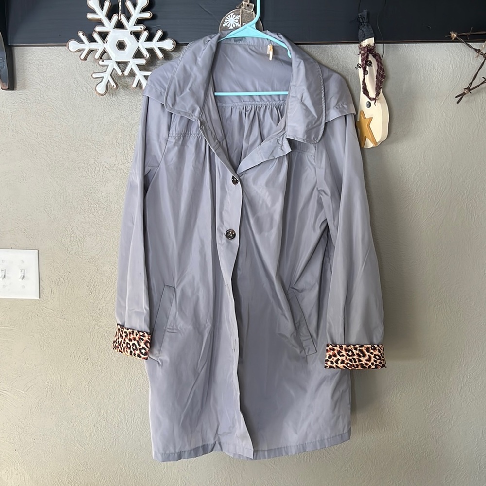 Hooded rain jacket